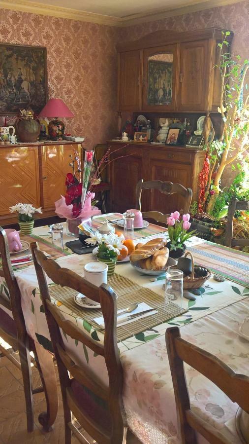 Hotel Chambre De La Baronne De Rochegrosse Saint-Maurice-en-Gourgois Esterno foto